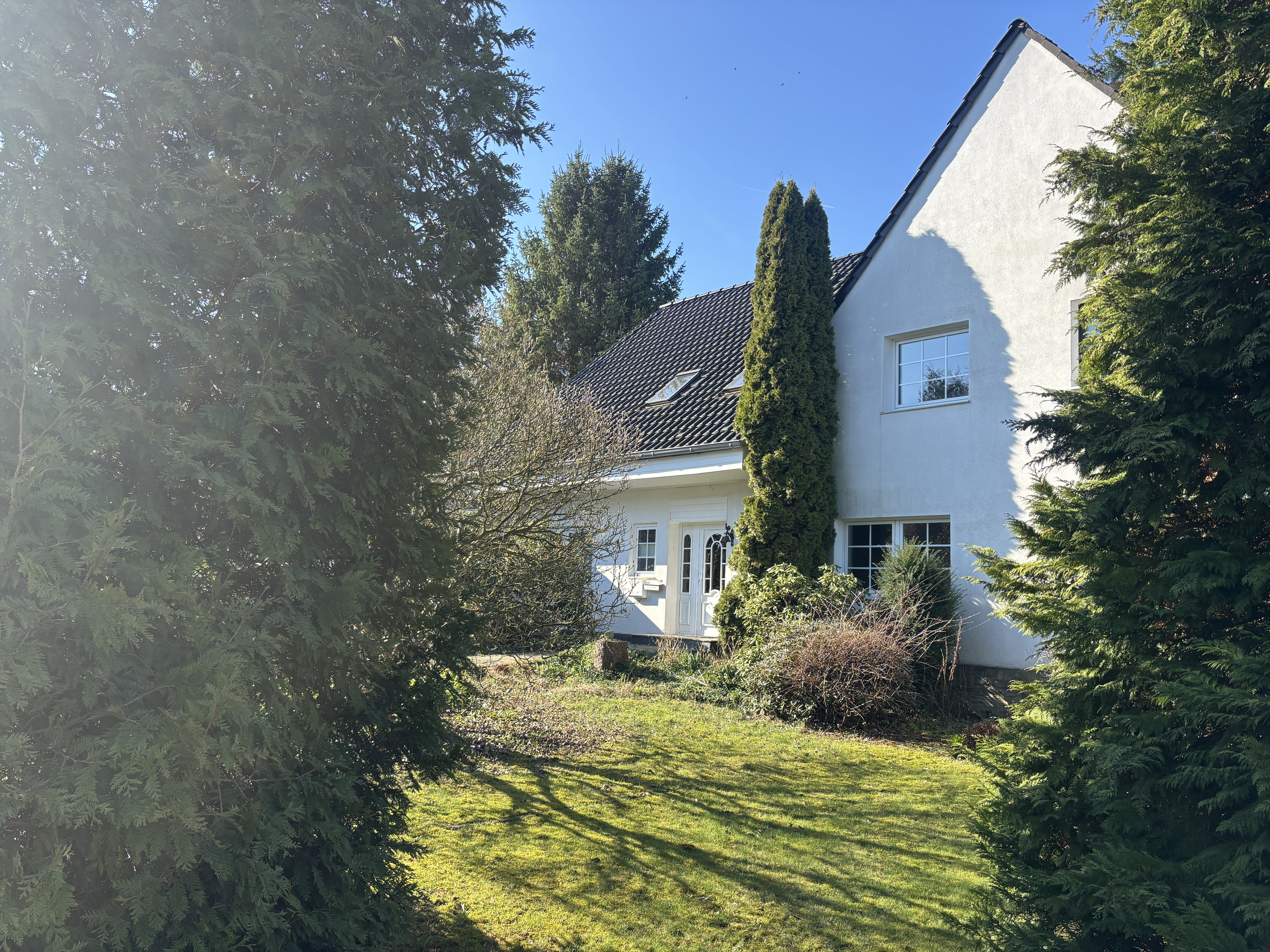 Zauberhafte Doppelhaushälfte mit Wintergarten, Kamin und Garten – Wohnen in ruhiger Bestlage