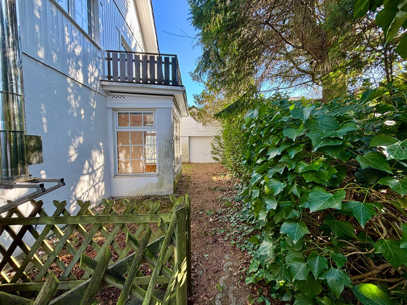 Zugang von Garten zur Garage