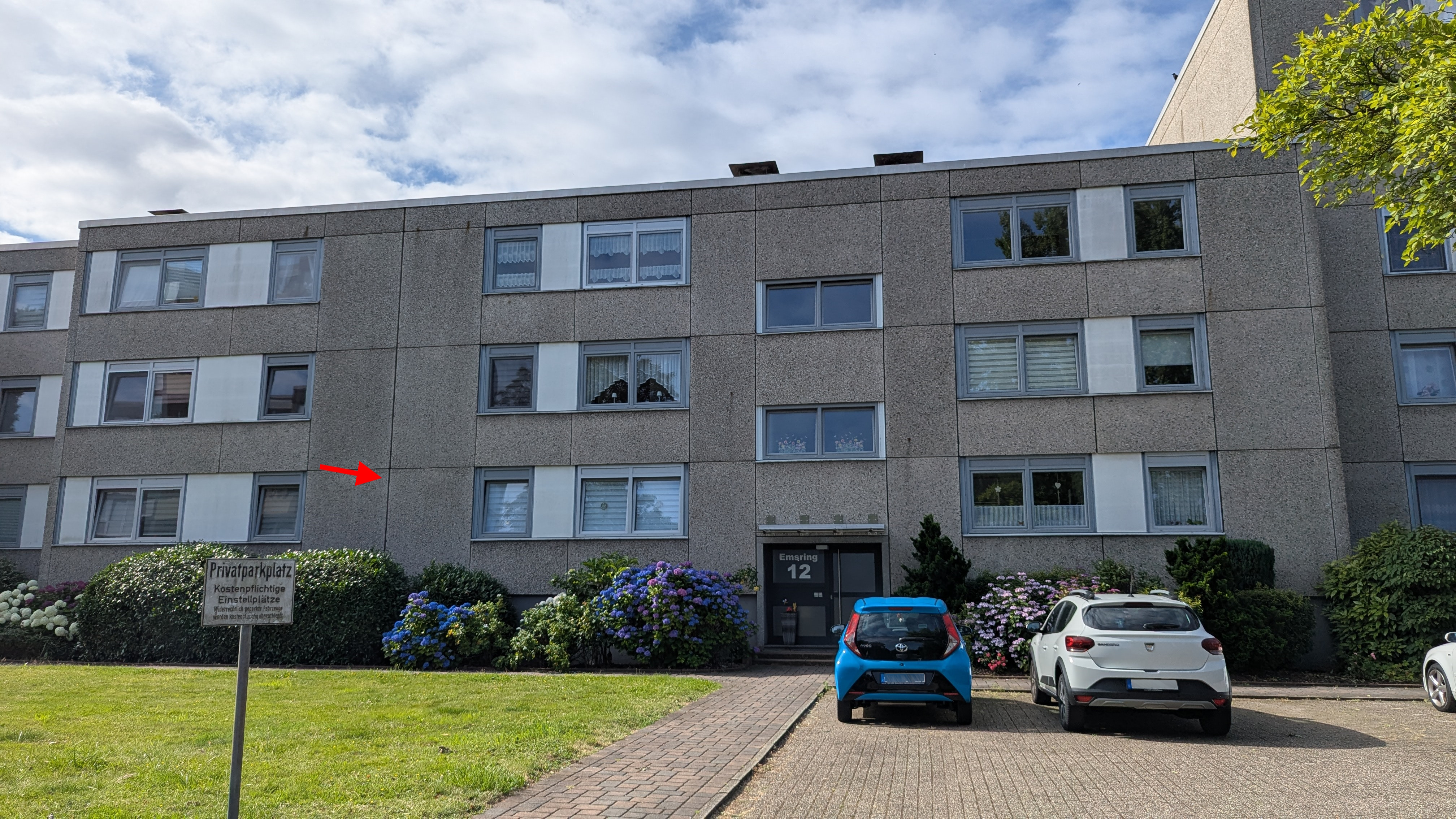 Schöne Vierraumwohnung mit Balkon und Pkw-Stellplatz in beliebter Lage