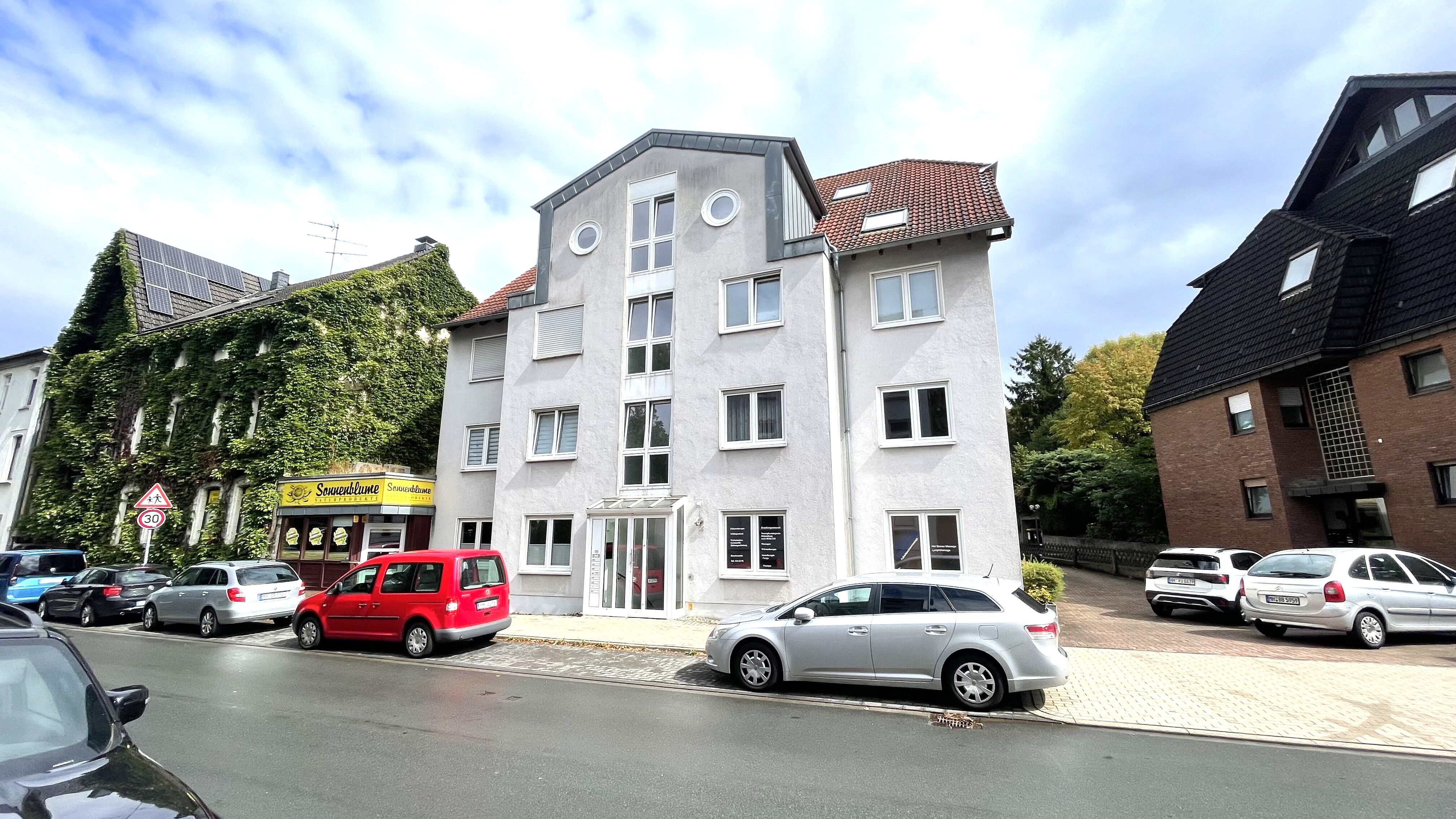 Schöne Praxis im Erdgeschoss mit kleiner Terrasse in zentraler Lage von Mülheim-SpeldorfSchöne Praxis im Erdgeschoss mit kleiner Terrasse in zentraler Lage von Mülheim-Speldorf