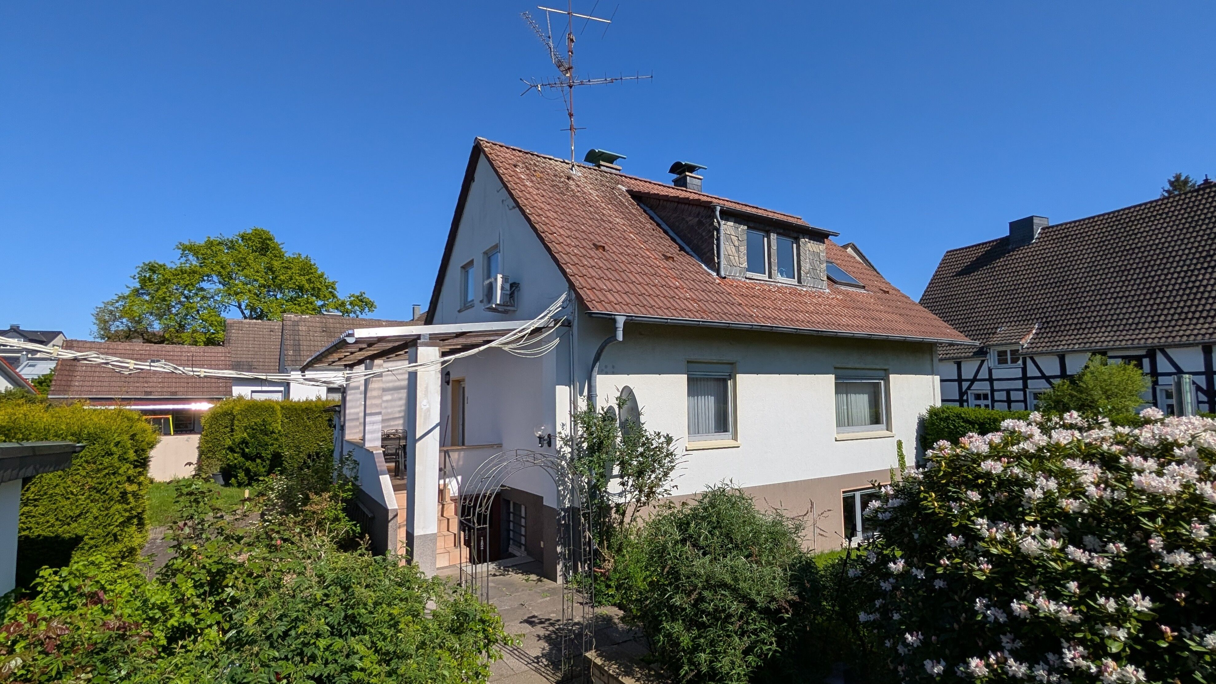 Zwei Häuser, viele Möglichkeiten: Außergewöhnliches Wohnensemble in Hattingen Winz-Baak!