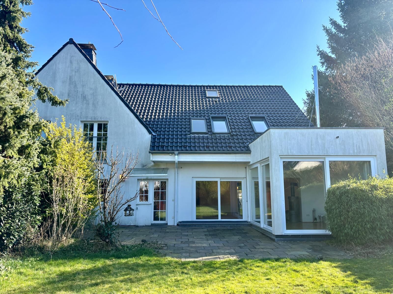 Zauberhafte Doppelhaushälfte mit Wintergarten, Kamin und Garten – Wohnen in ruhiger Bestlage