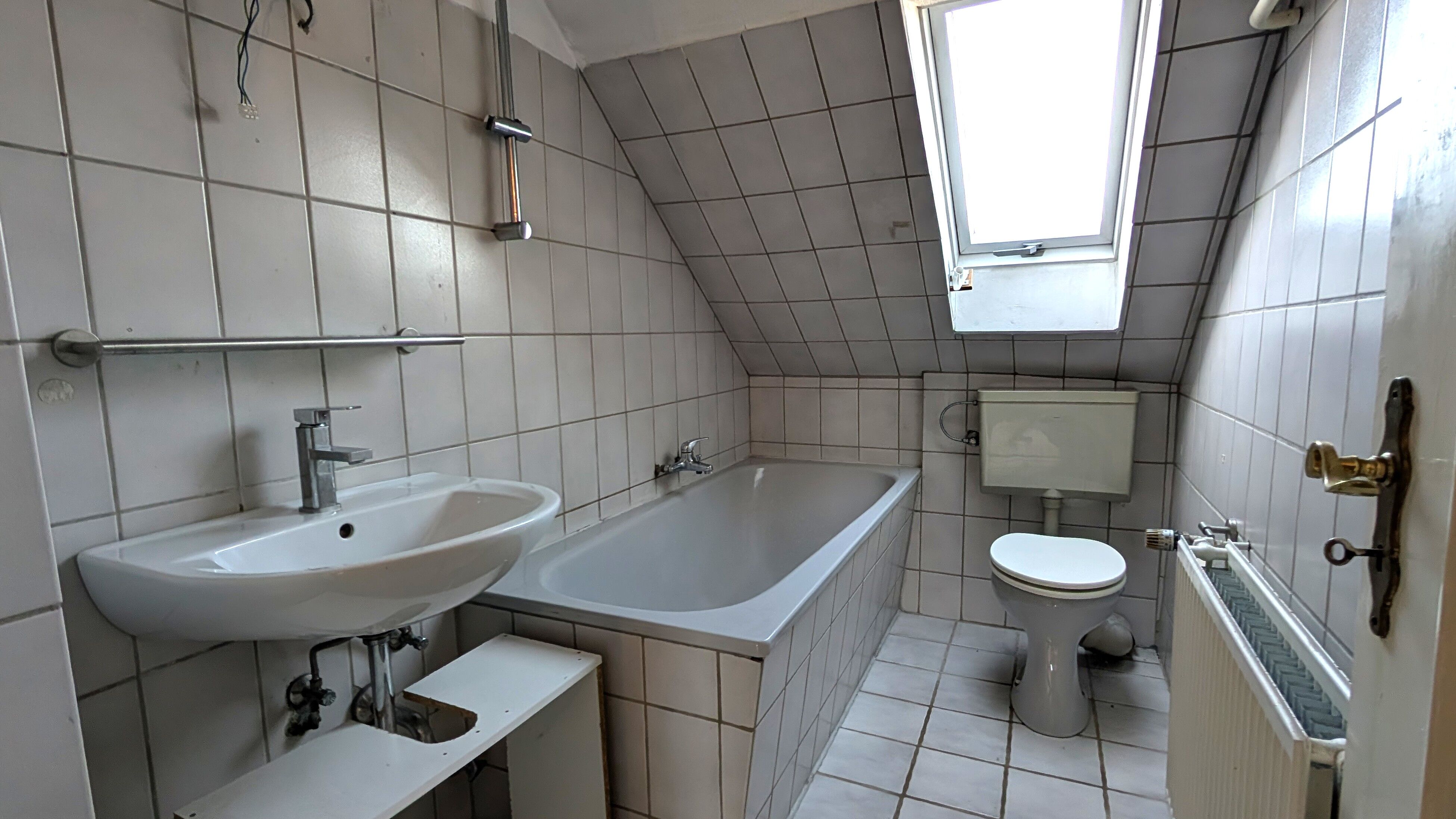 Badezimmer Wohnung DG rechts